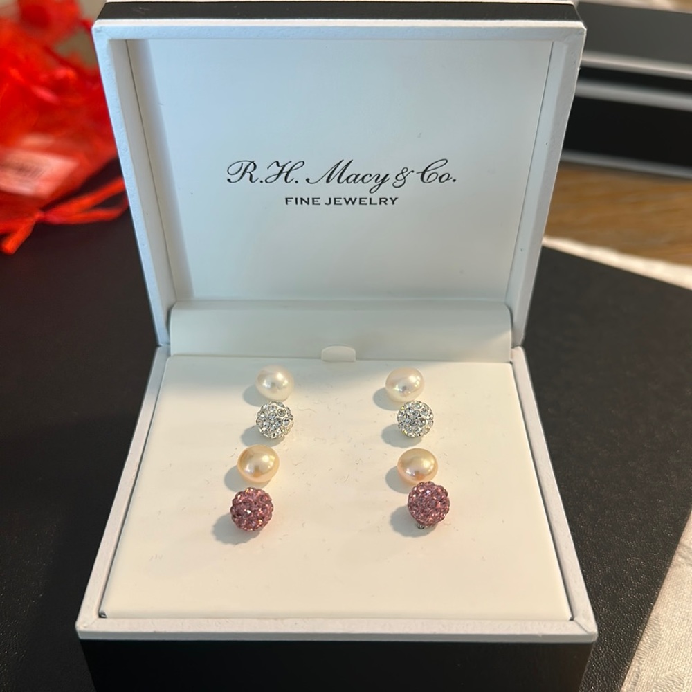 ⭐️👑R&H Macys earings⭐️👑
